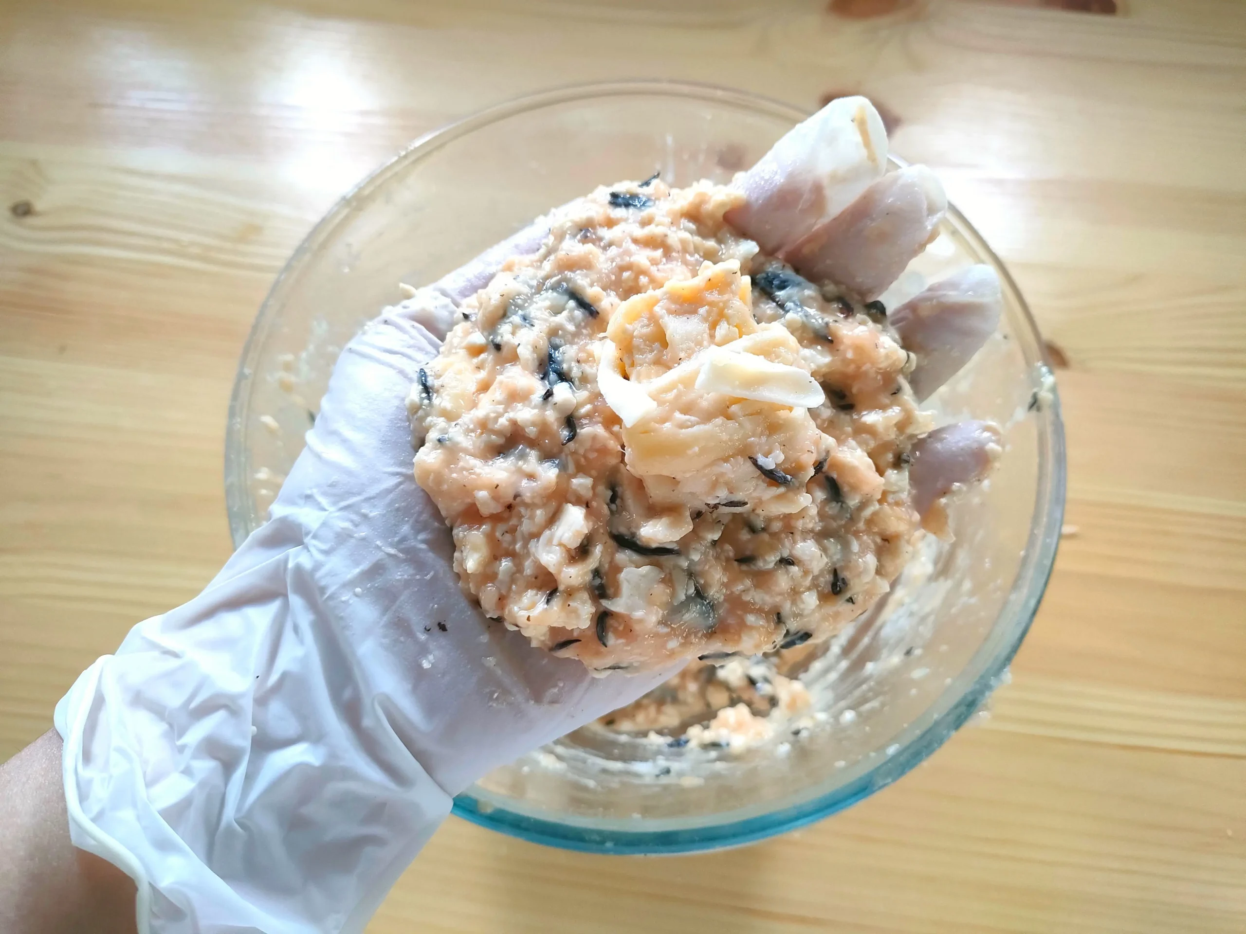 まいたけ・豆腐・ひじきをこねる2